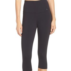 NIKE - legendary high rise capris (Size XS)